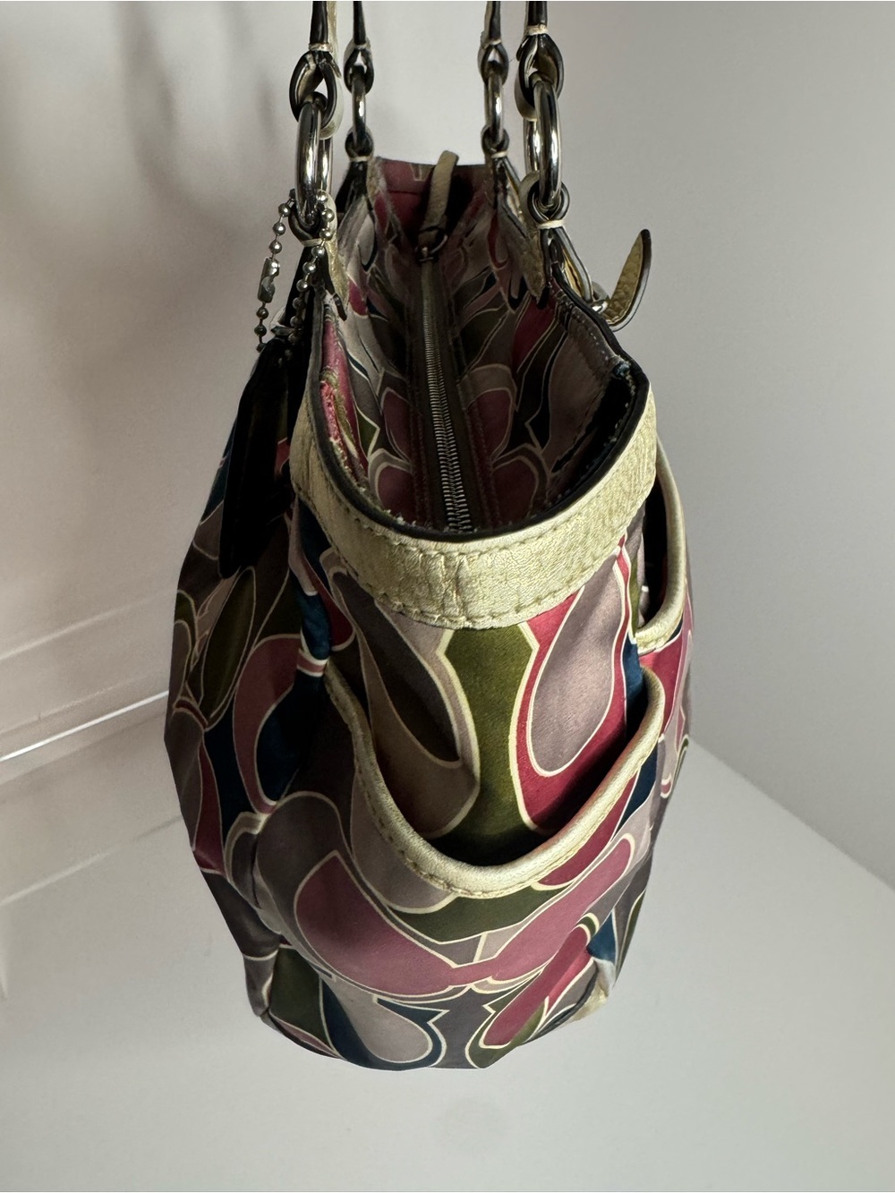 #300 Coach Signature Gallery Scarf Sateen Shoulder Tote Bag - Picture 6 of 15